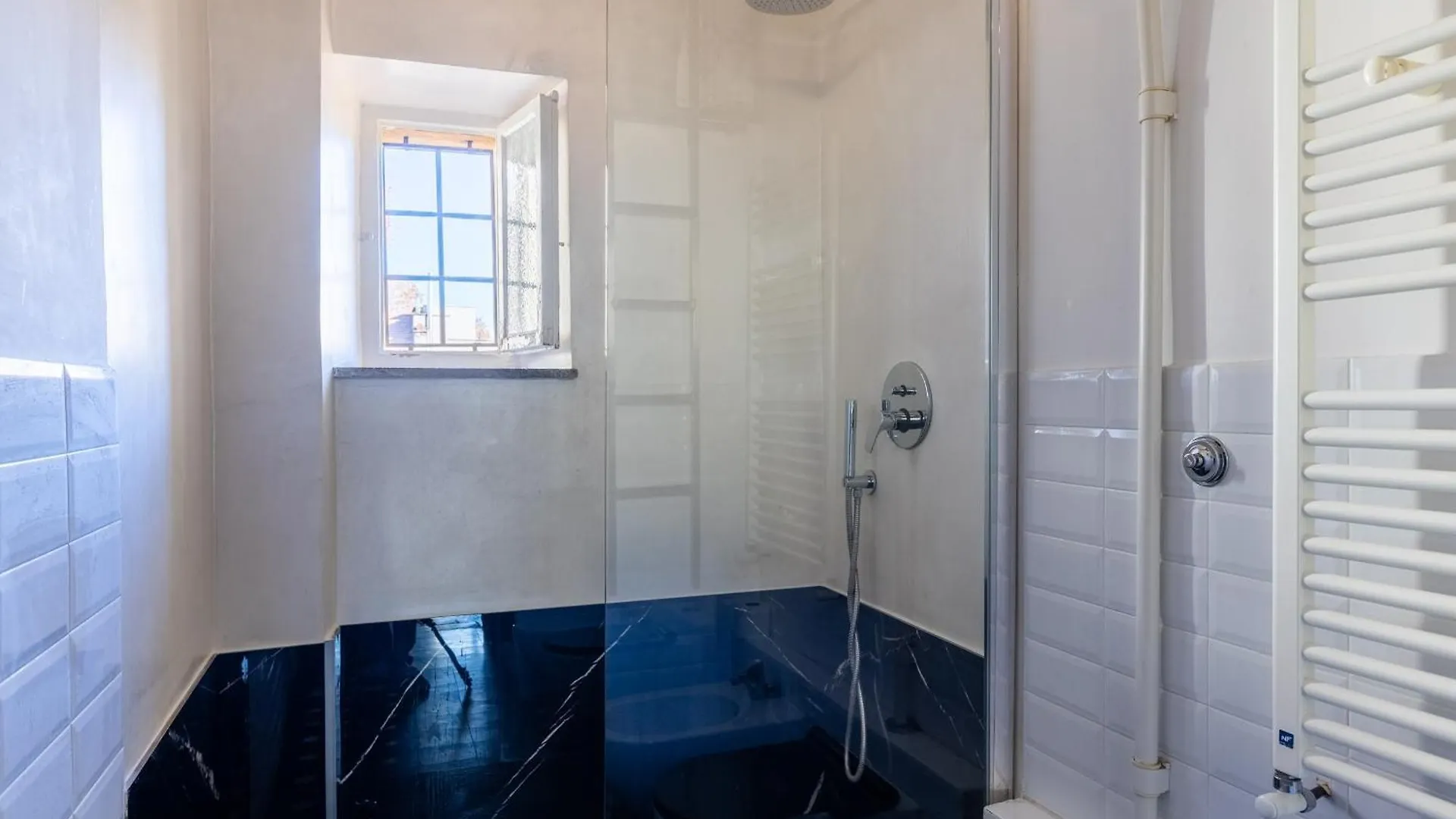Apartment Attico Spazioso Ed Elegante A Santa Maria Maggiore Rome Italy